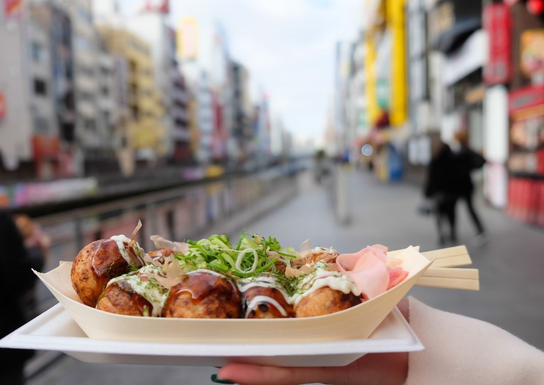 Takoyaki, boulettes de pieuvre, cuisine de rue d'Osaka