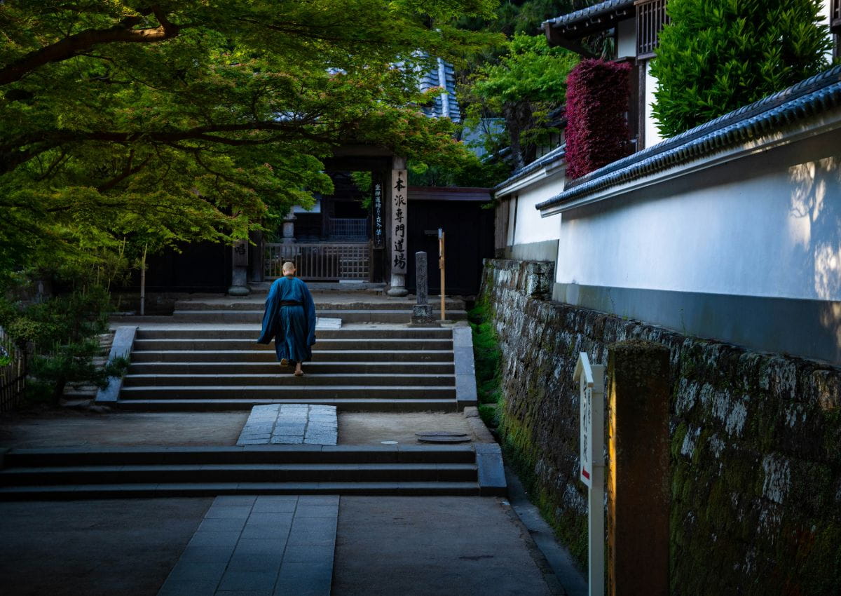 Moine zen dans un temple de Kamakura, préfecture de Kanagawa, Japon