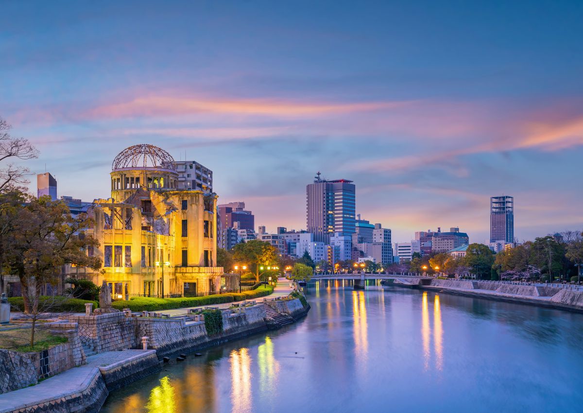 Vue d'Hiroshima avec le dôme de la bombe atomique, site du patrimoine mondial de l'UNESCO, Japon