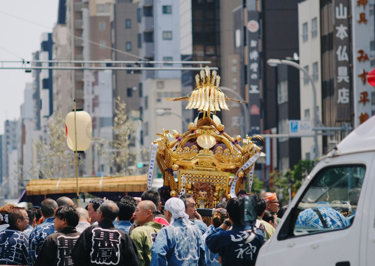 Procession Matsuri portant un sanctuaire portable, Tokyo