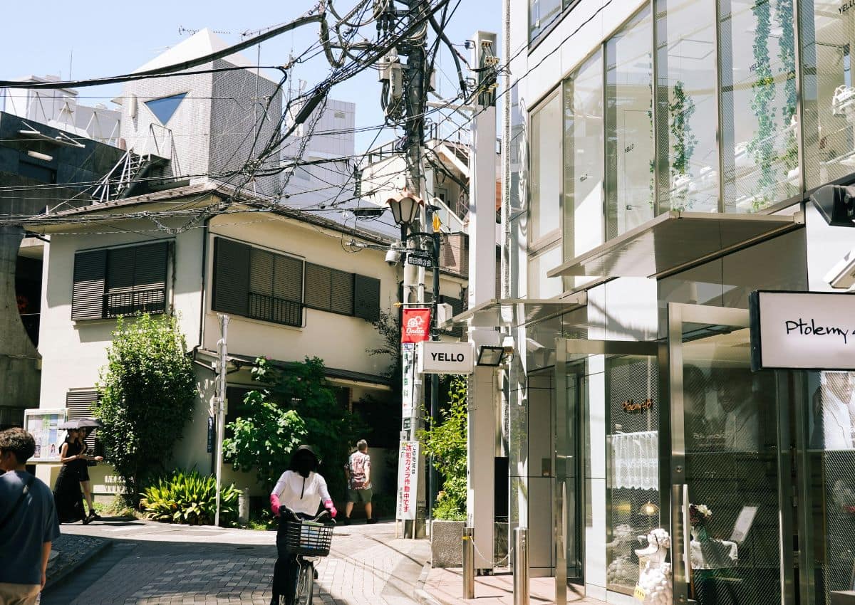Petites boutiques de seconde main à Harajuku, Tokyo, Japon