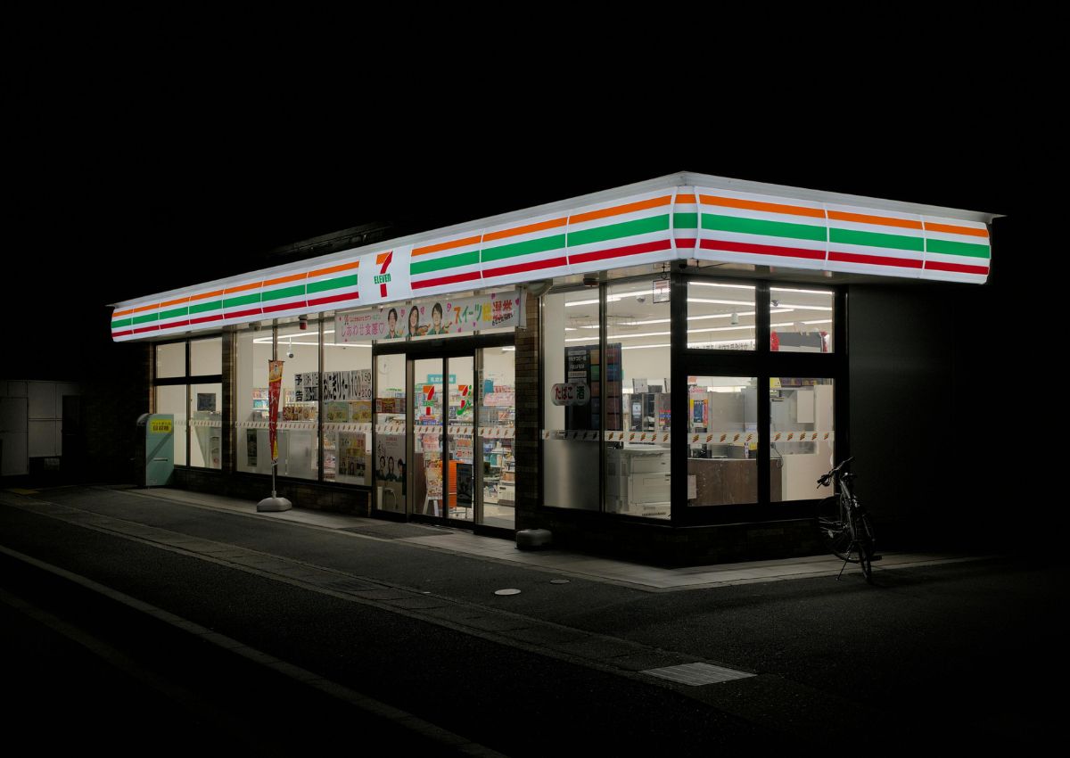 7eleven, superette japonaise, à Kyoto, de nuit