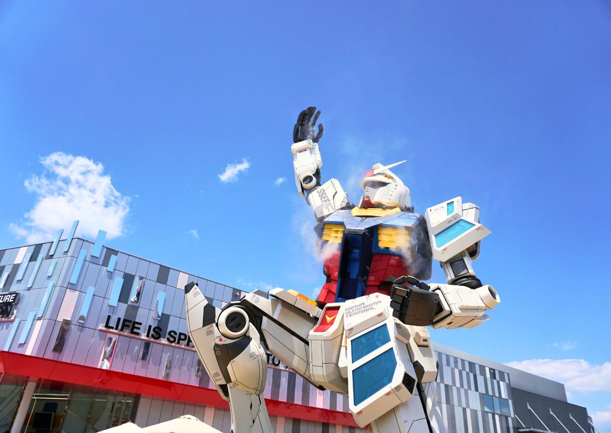 La statue de Gundam au pavillon Gundam Next Future