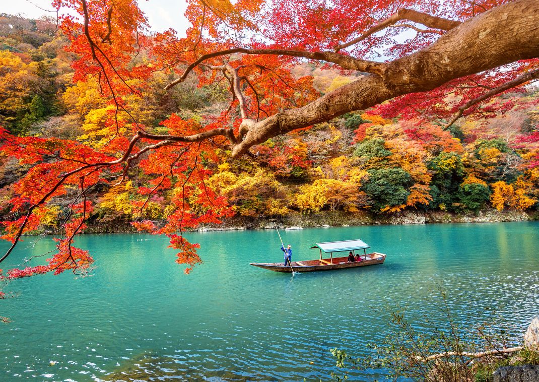 Barque sur la rivière Katsura à Arashiyama, Kyoto