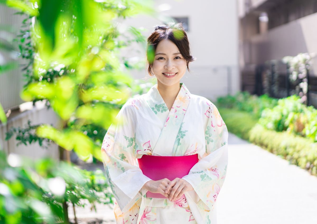 Femme portant un yukata au Japon