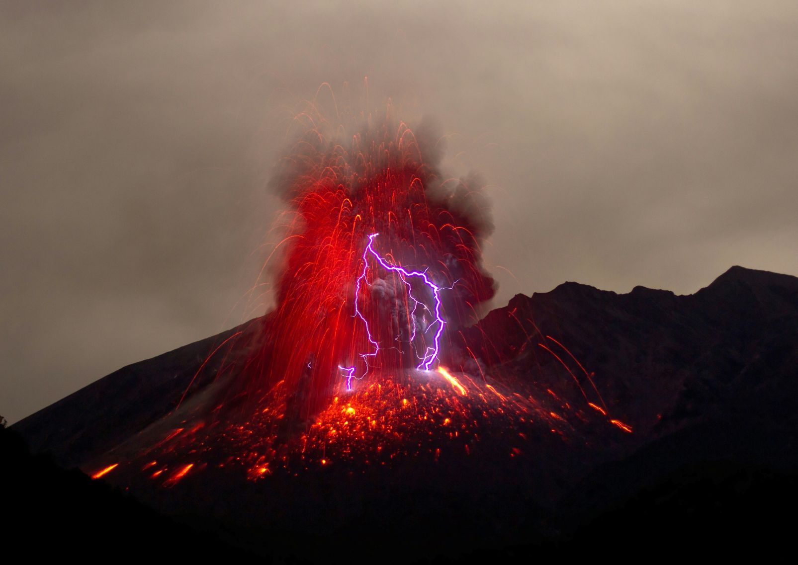 Éruption du volcan Sakurajima sur l’île japonaise de Kyushu