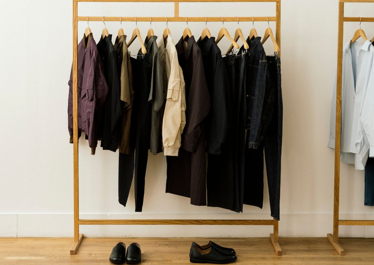 Céramique colorée exposée dans le pop-up store Tokyo Sense à Paris