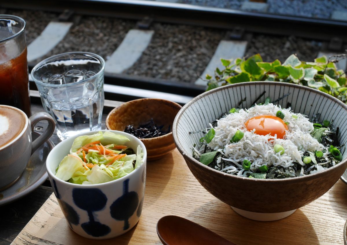 Shirasu-don, plat emblématique de Kamakura