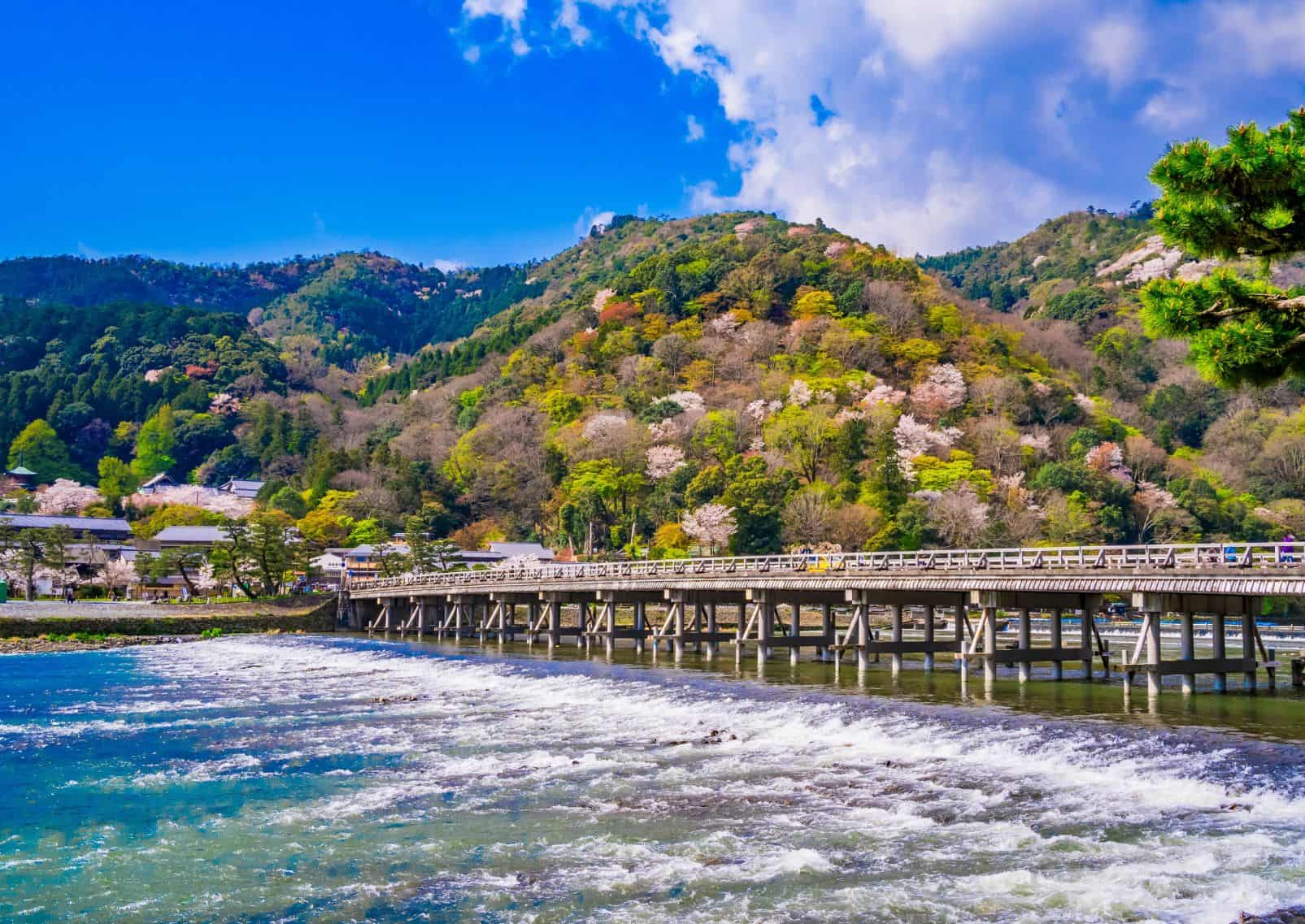 Pont-Arashiyama-Togetsukyo-à-Kyoto-Japon