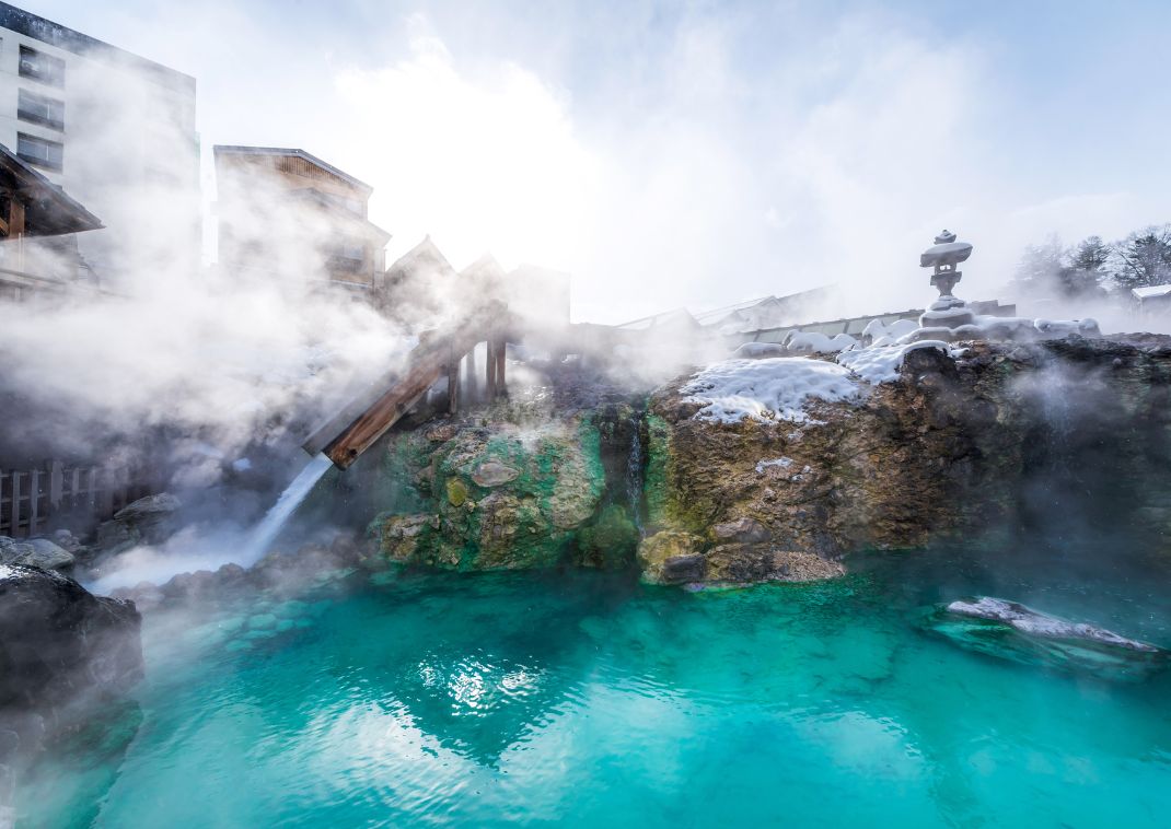 Yubatake, la source chaude emblématique de Kusatsu Onsen, Japon