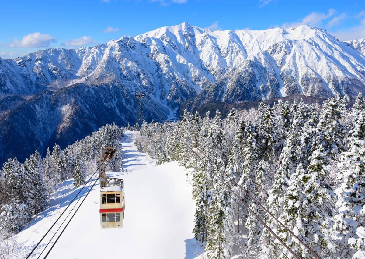 Télécabine Shin-Hotaka sur le mont Hotaka en hiver, Nagano
