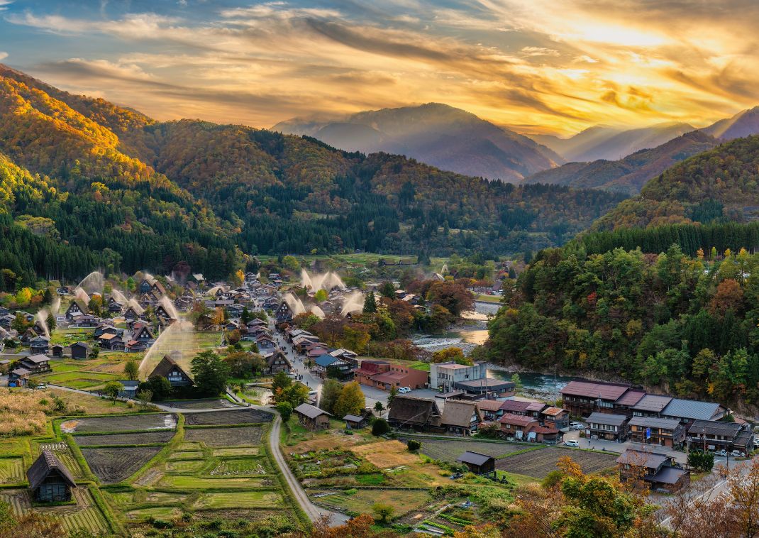 Vue panoramique de Shirakawa-gō en automne, Gifu, Japon