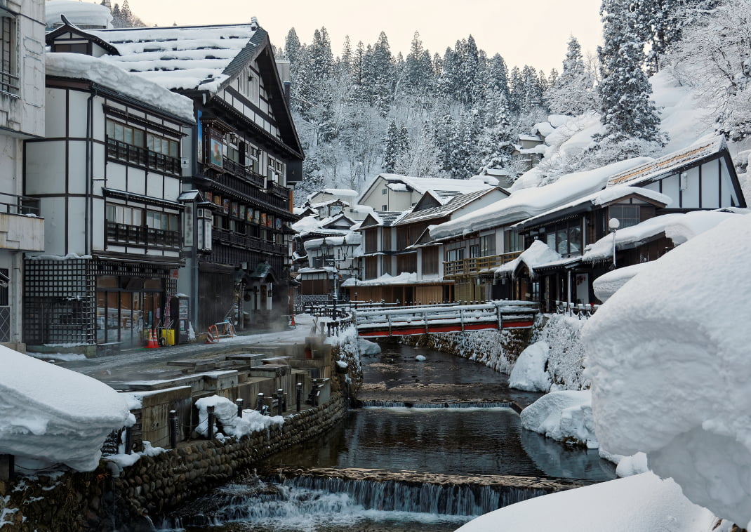 Paysage hivernal de Ginzan Onsen, une célèbre ville de sources thermales japonaises à Obanazawa, Yamagata, Japon