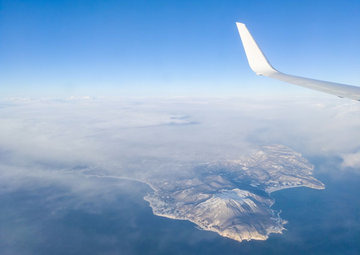 Vue d’un avion sur les paysages enneigés d’Hakodate, Hokkaido, Japon