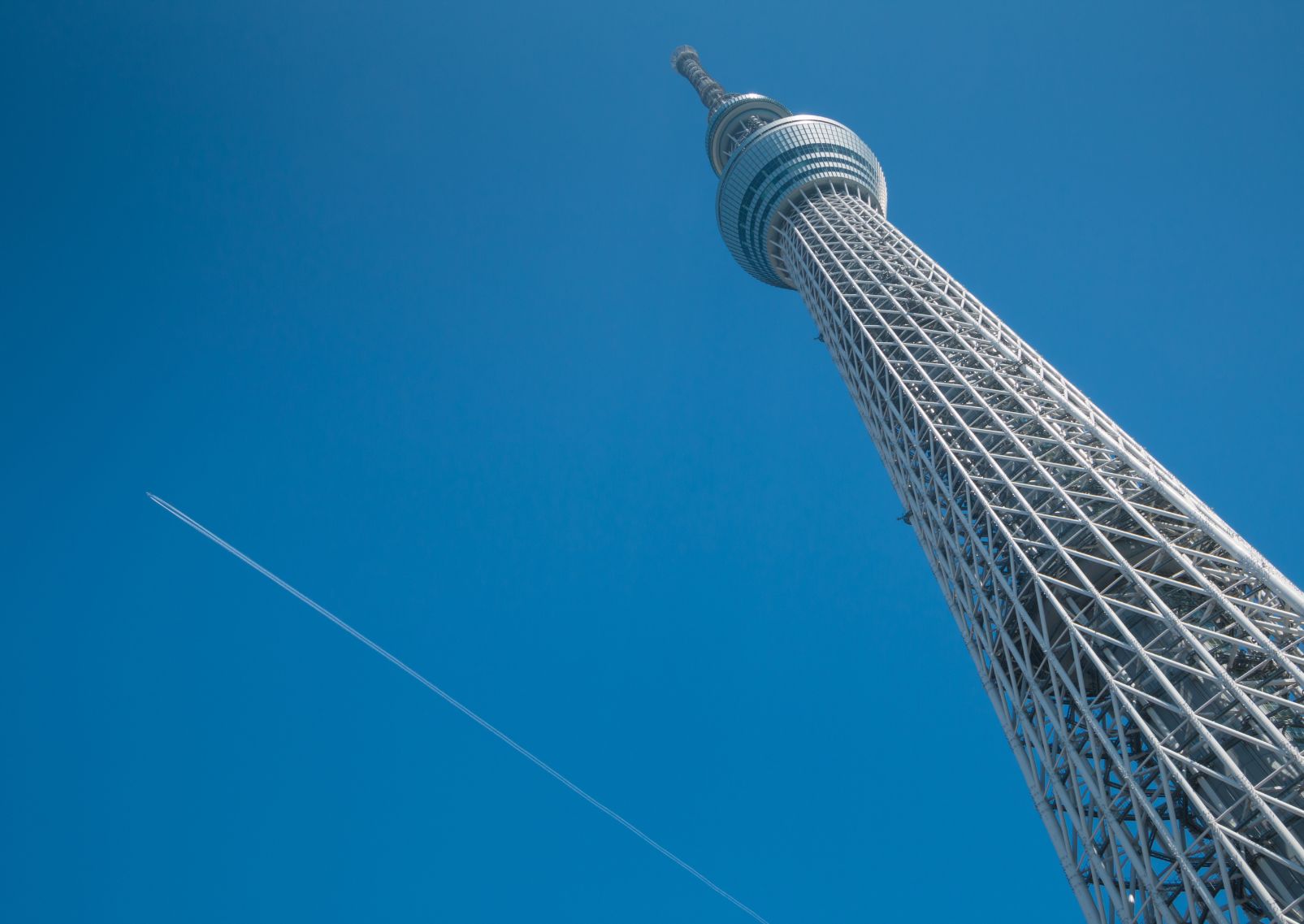 Contre-plongée du sommet de la Tokyo Skytree, Tokyo, Japon