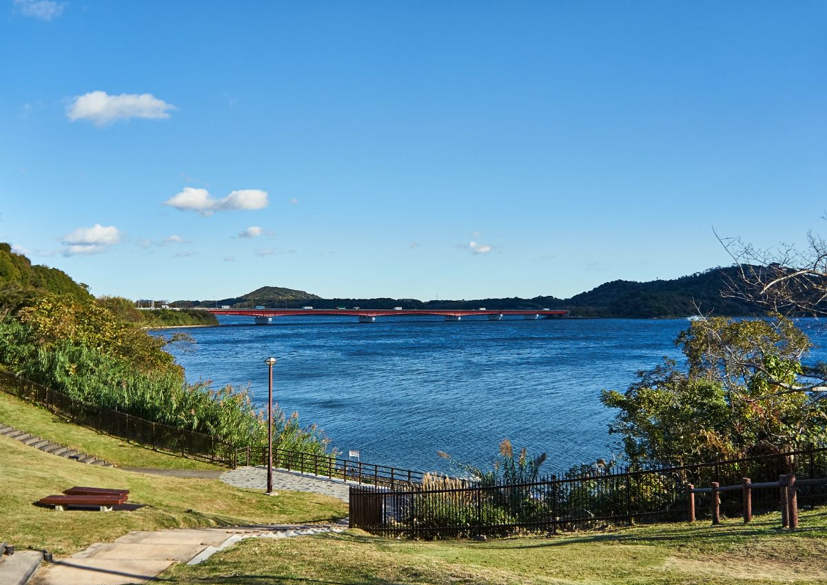 L’automne sur le lac Hamana, à deux pas de Nukumori no Mori, Hamamatsu, Japon