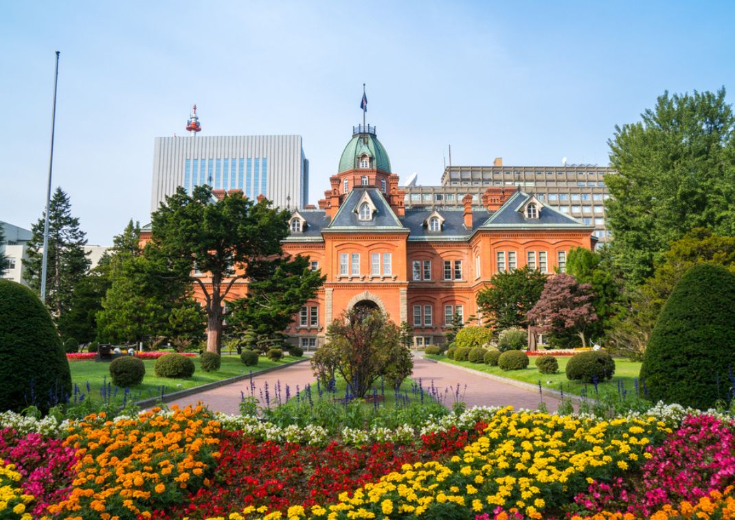 L'ancien bâtiment du gouvernement d’Hokkaido à Sapporo en été
