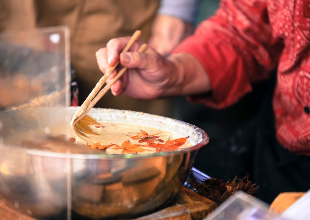 Feuille d’érable frite à la japonaise, spécialité d’automne au Japon