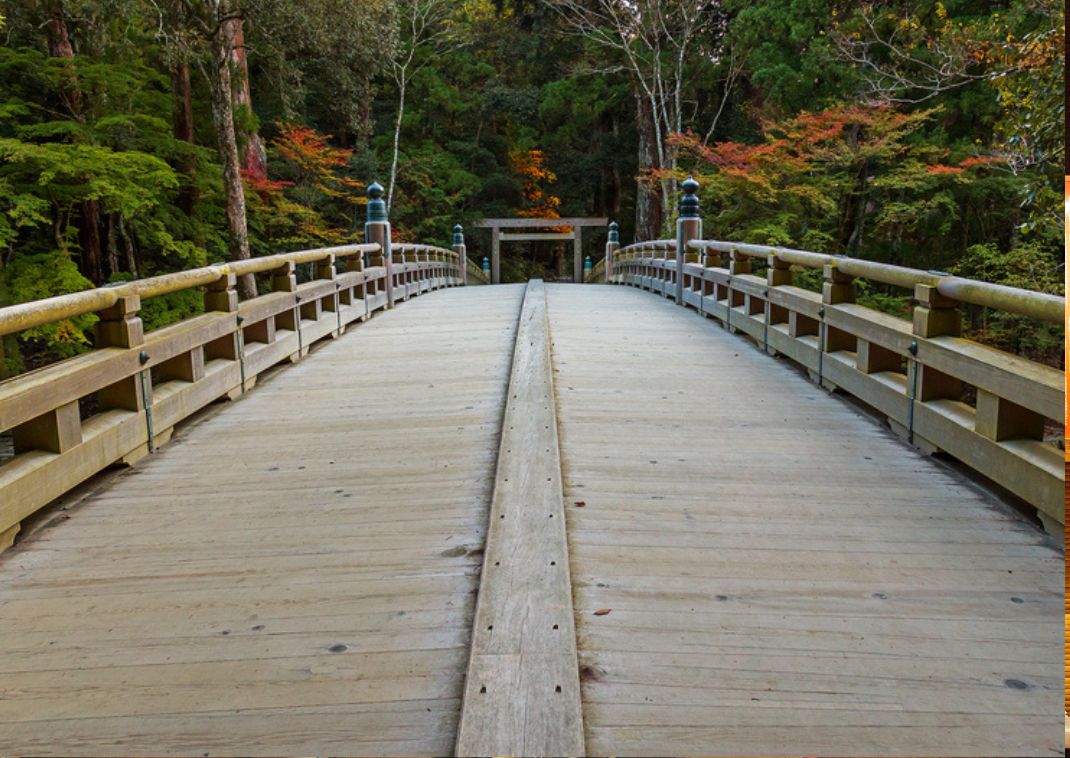 Pont menant au sanctuaire Ise Jingu Naiku, Japon