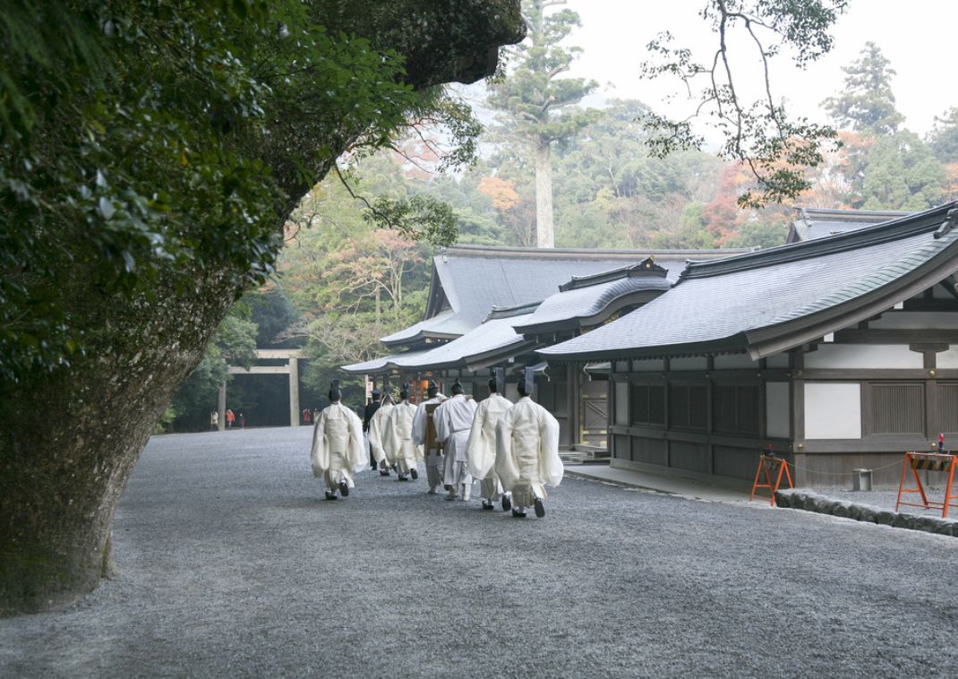 Moines shinto au sanctuaire d’Ise Jingu, Japon