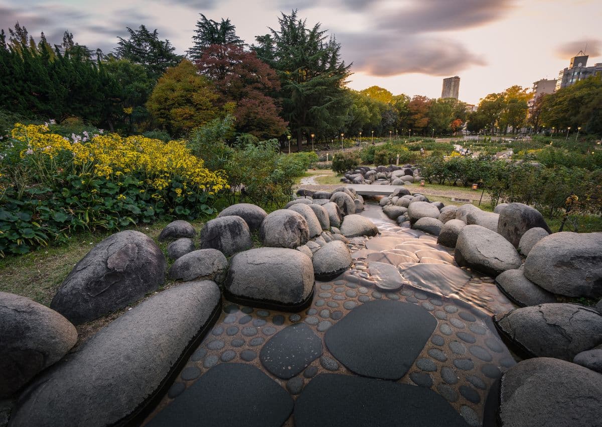 Le parc Sakuranomiya à Osaka, Japon