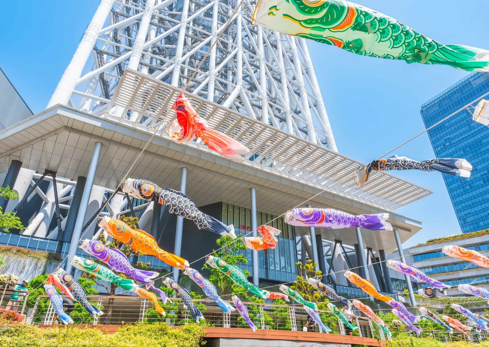 Koinobori (carpes volantes) à Tokyo Skytree Town