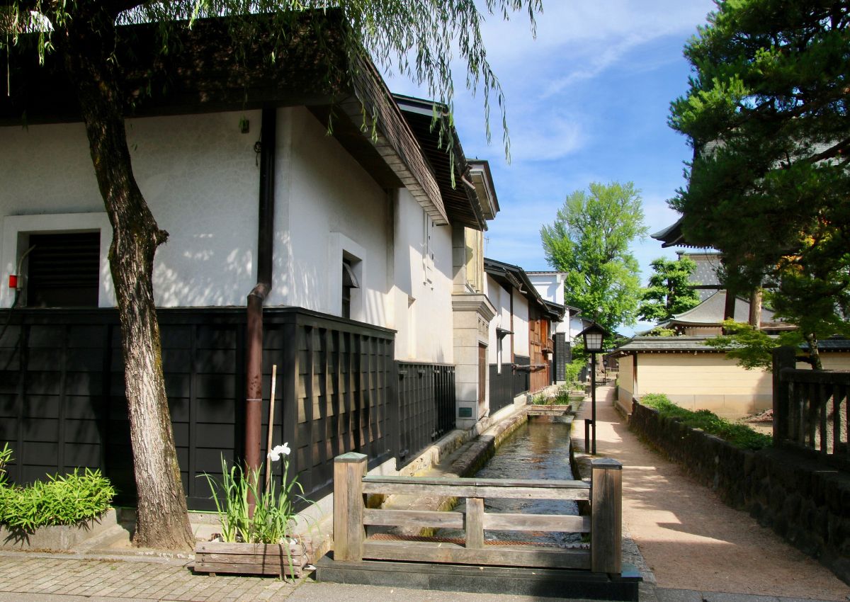 Canal dans les rues d’Hida Furukawa, Gifu, Japon