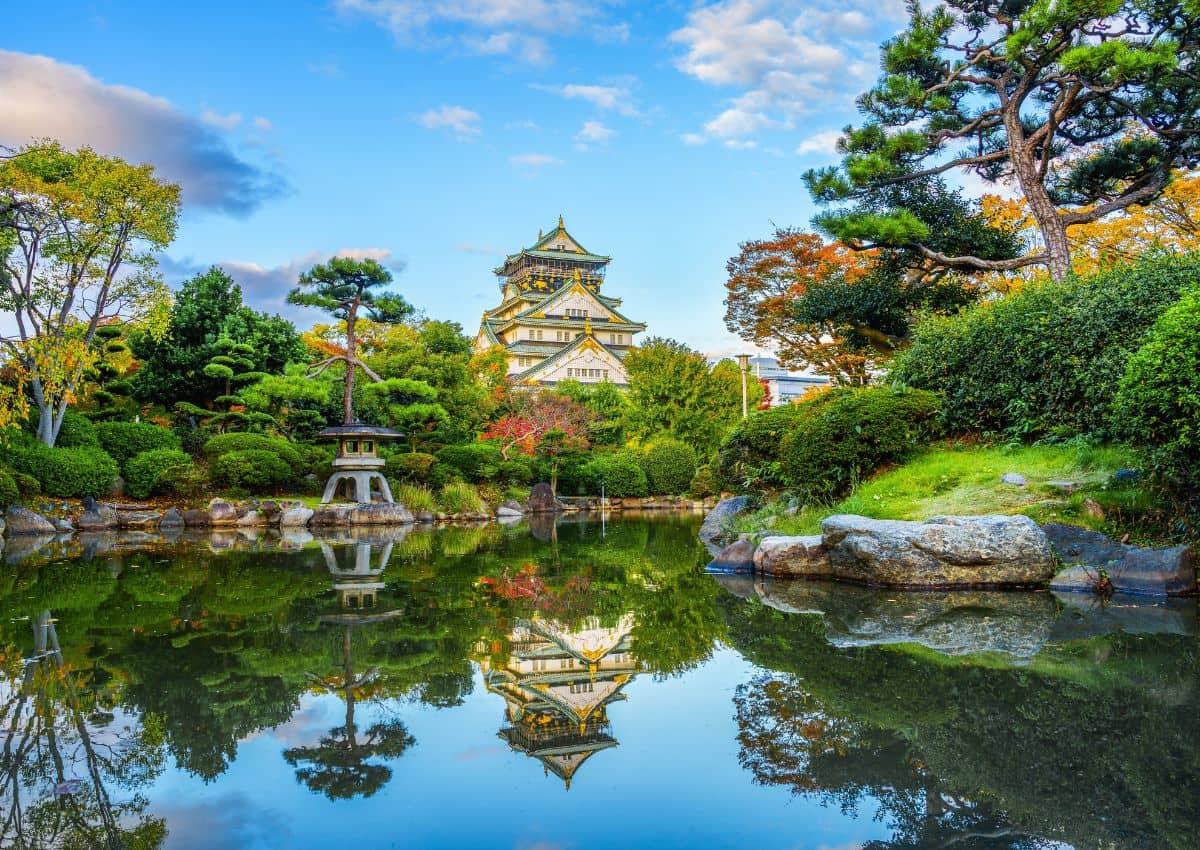 Le château d’Osaka au coucher du soleil, Japon
