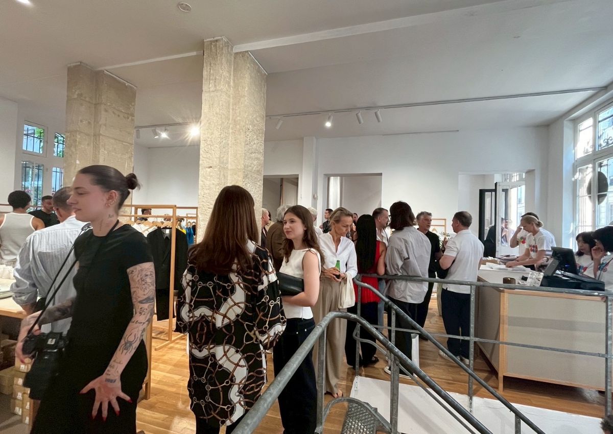Visiteurs rassemblés au pop-up store “Tokyo Sense” du Marais, à Paris 