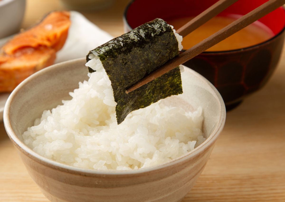 Algue nori avec du riz blanc