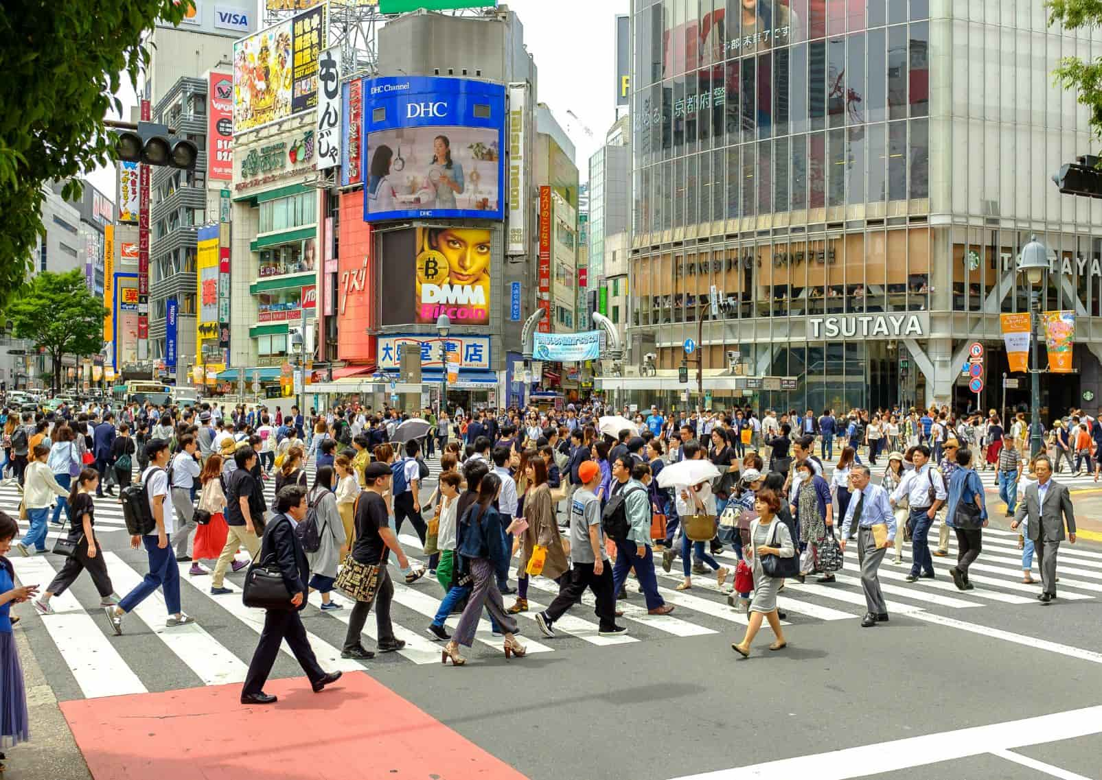 Shibuya-crossing-à-midi-Tokyo