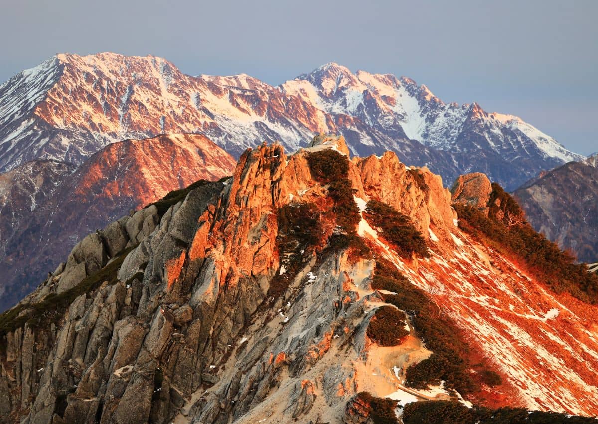 Kitatsubakuro, Tsurugi et Tateyama dans les Alpes du Nord au lever du soleil au Japon