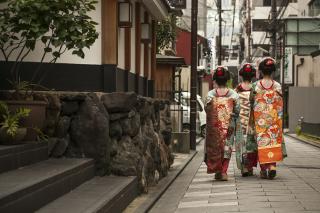 Croisez des geishas dans les rues de Gion