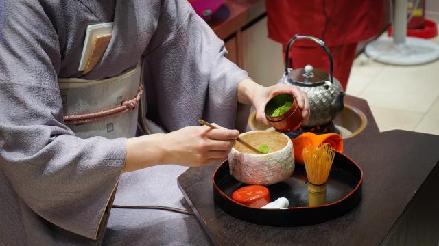 Thé matcha lors d’une cérémonie traditionnelle