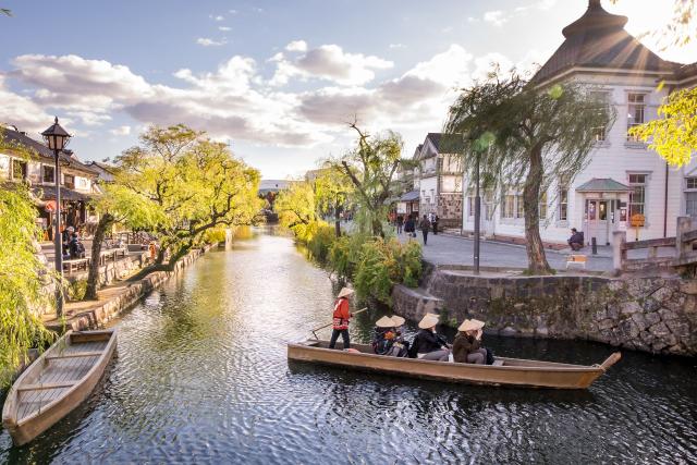 Canaux du quartier historique de Kurashiki près d’Okayama 