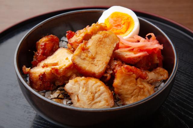 Tori meshi, un plat local de la préfecture d’Okayama