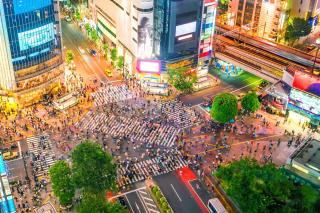 Le célèbre carrefour de Shibuya à Tokyo