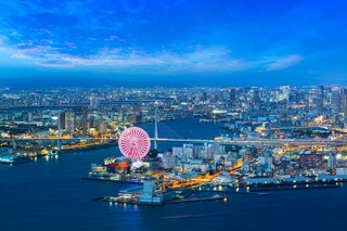Baie d’Osaka à la tombée du jour 