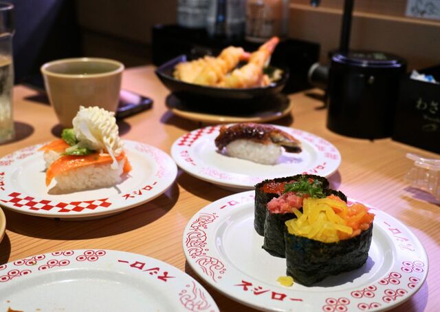 Divers plats traditionnels de sushi