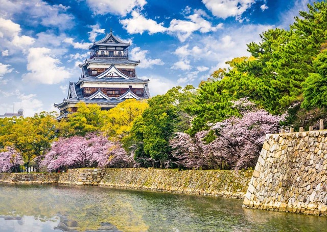 Château d’Hiroshima au printemps, Japon