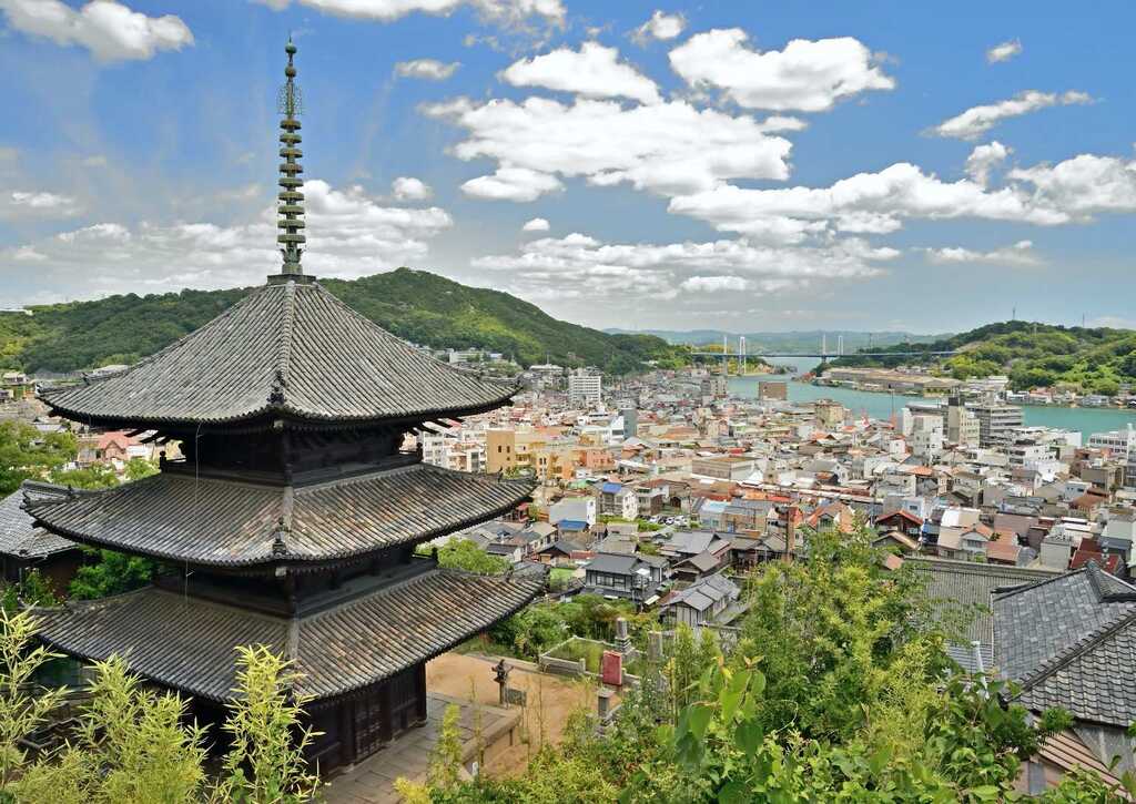 Temple Ten'neiji surplombant Onomichi