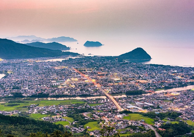 La ville de Hagi au coucher du soleil