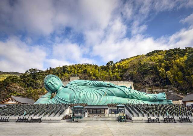 Temple Nanzoin, abritant la plus grande statue de bronze du monde 