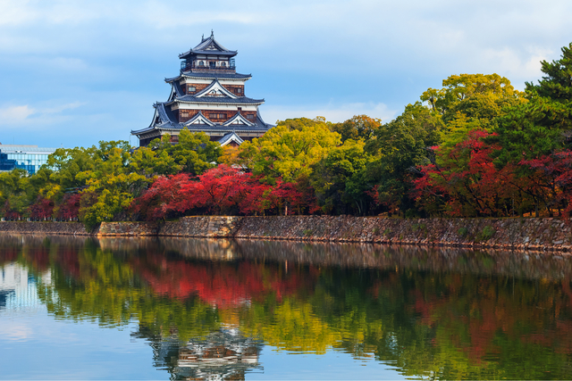 Château d'Hiroshima en automne