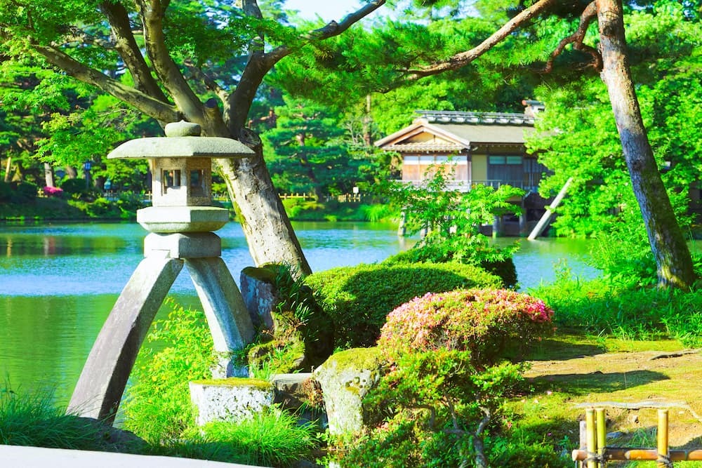 Jardin japonais au jardin Kenrokuen, ville de Kanazawa