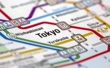 Carte du système de métro de Tokyo montrant les lignes de train et les stations