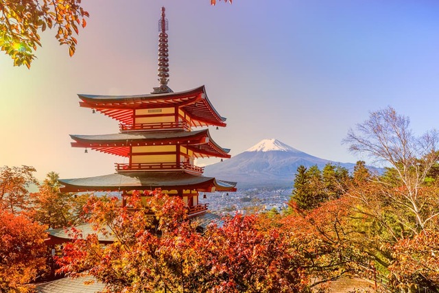 Temple et mont Fuji à l’automne, Japon