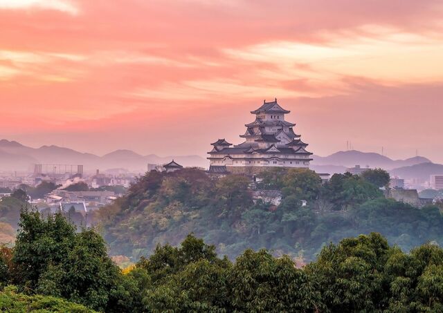 Coucher de soleil sur le château d’Himeji, Japon
