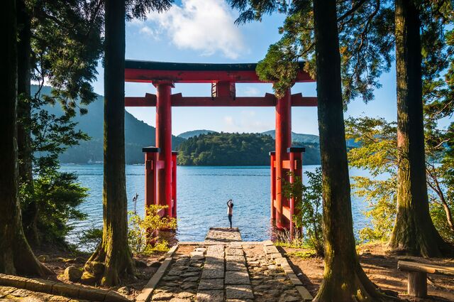Torii du lac Ashi à Hakone 
