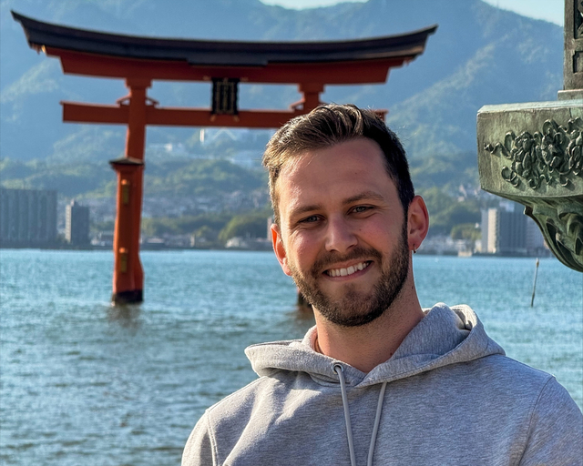 Au sanctuaire Itsukushima-jinja de Miyajima, avec son torii flottant